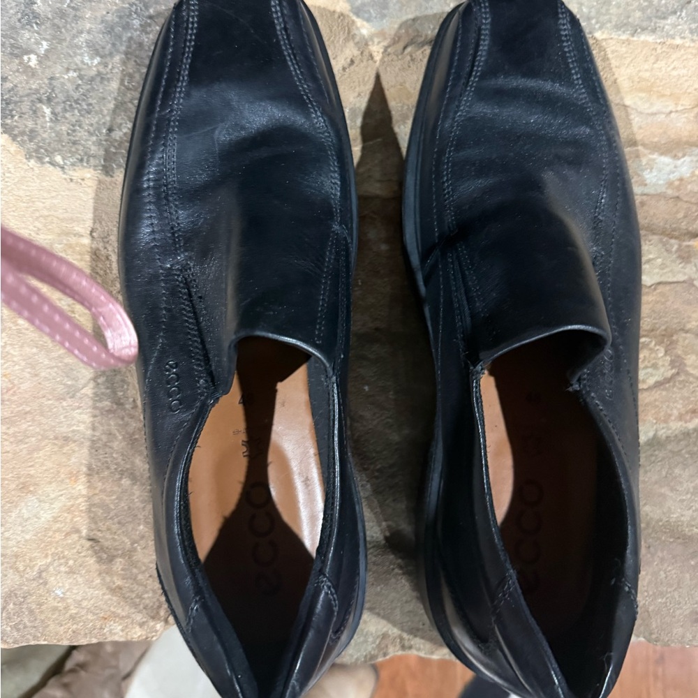 Ecco Black Leather Slip-On Loafers with Brown Insole